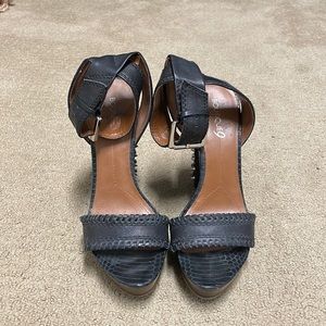 Boutique 9 Gwendolyn LEATHER Studded ANKLE STRAP Wedge Sandals Size 8 US